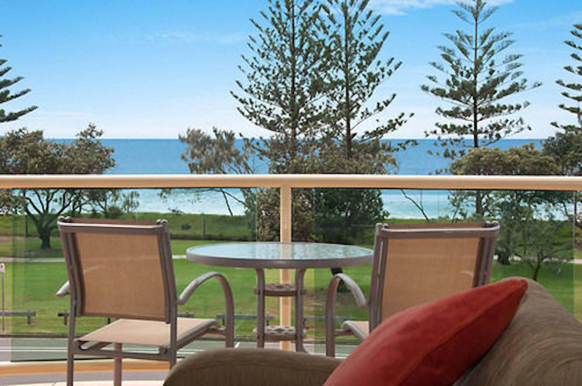Alex Seaside Resort Alexandra Headland Esterno foto