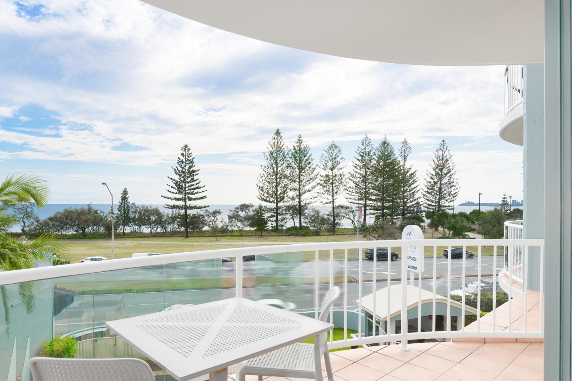 Alex Seaside Resort Alexandra Headland Esterno foto